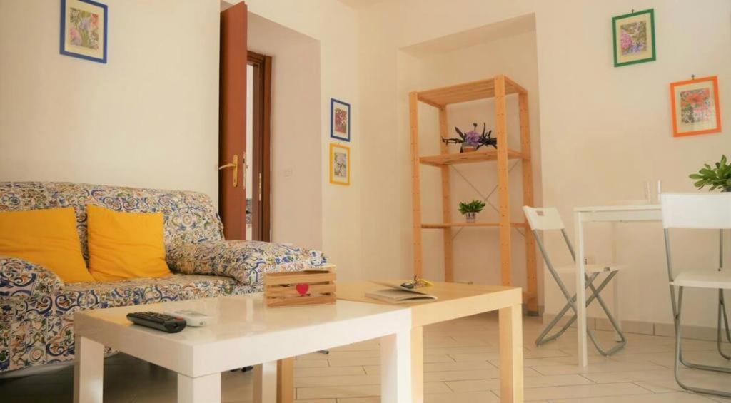 House With Garden And Parking Space In Mergellina Naples Extérieur photo